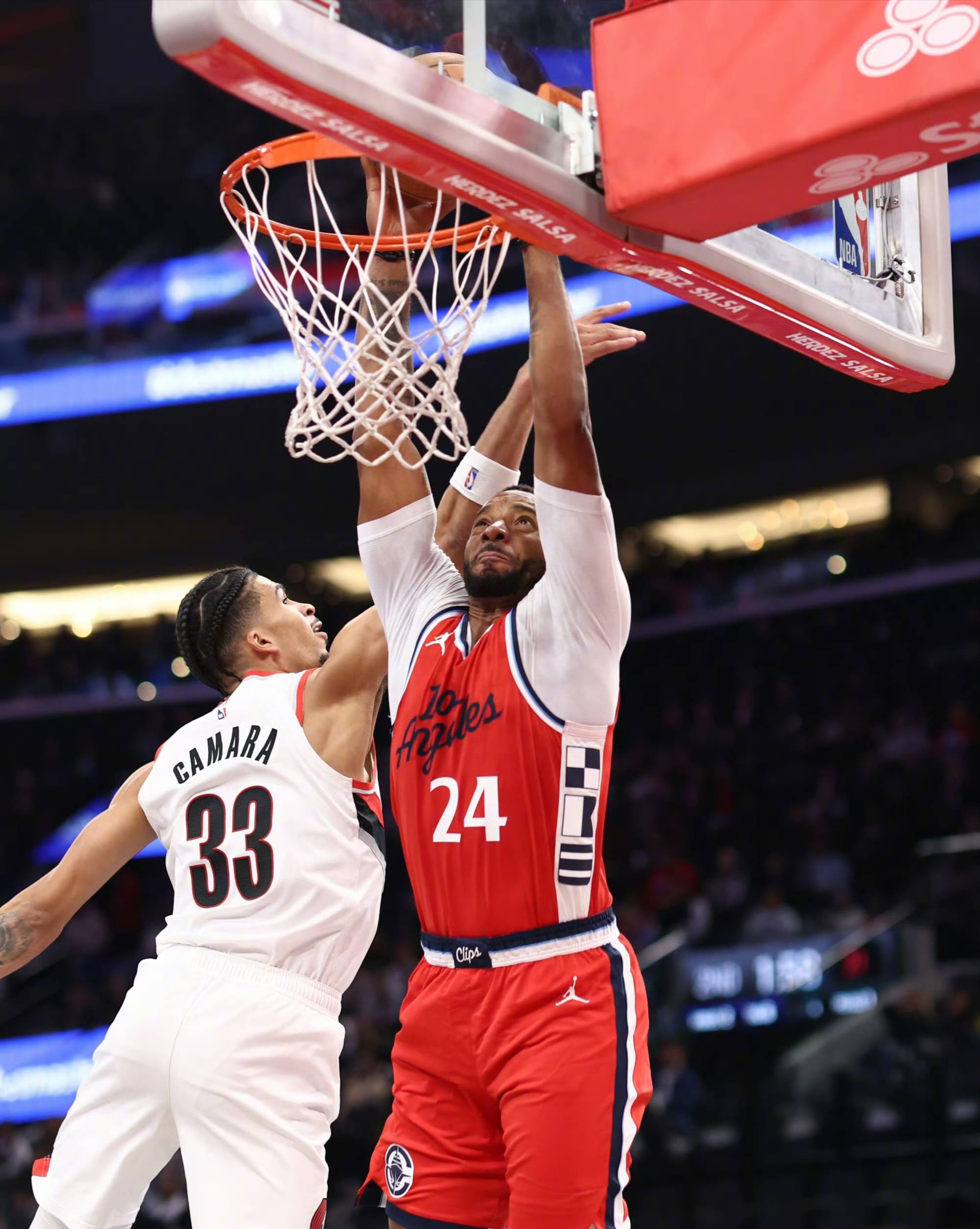 关于快船完胜凯尔特人，麦科勒姆高光表现的信息