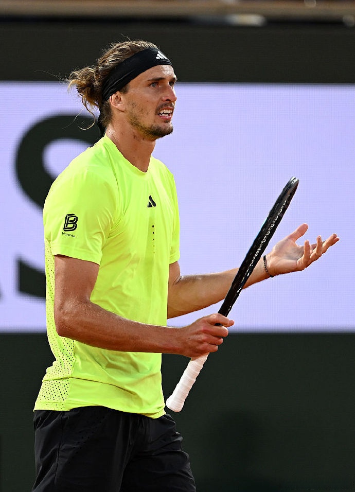 年终总决赛险胜温网,兹维列夫状态火热 年终总决赛险胜温网,兹维列夫状态火热